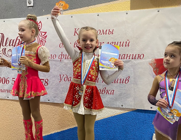 Юные мичуринские фигуристки успешно выступили на соревнованиях в Воронежской области.