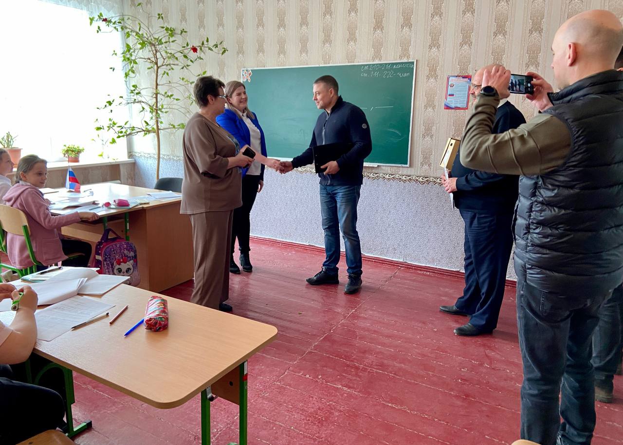 Подшефная школа Мичуринска в ЛНР получила гуманитарную помощь.