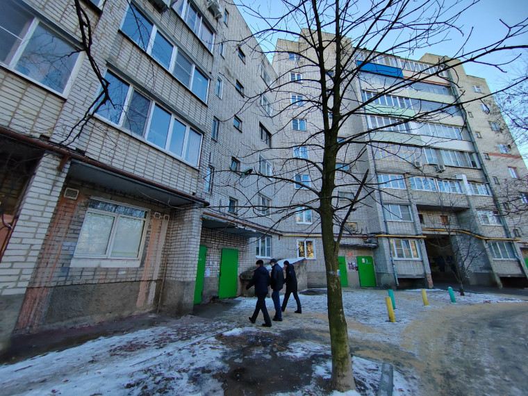 Глава Мичуринска обсудил с жителями одного из крупных МКД наукограда проблему протечки кровли. Глава Мичуринска обсудил с жителями одного из крупных МКД наукограда проблему протечки кровли.