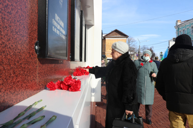 Мичуринцев приглашают на церемонию возложения цветов к памятнику ветеранам боевых действий.