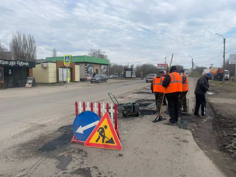 В Мичуринске проводят первый этап ямочного ремонта дорог.