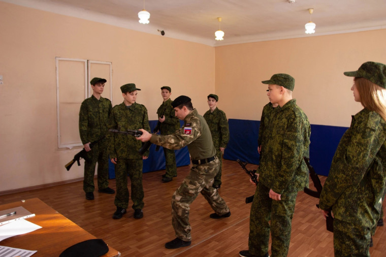 Мичуринские школьники участвуют в военно-туристской спартакиаде.