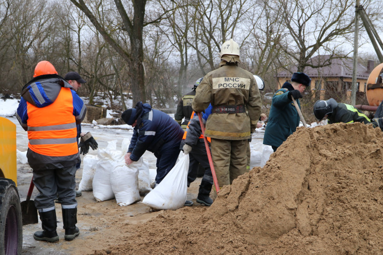 В Мичуринске прошла тренировка по проверке слаженных действий в условиях возможного паводка.