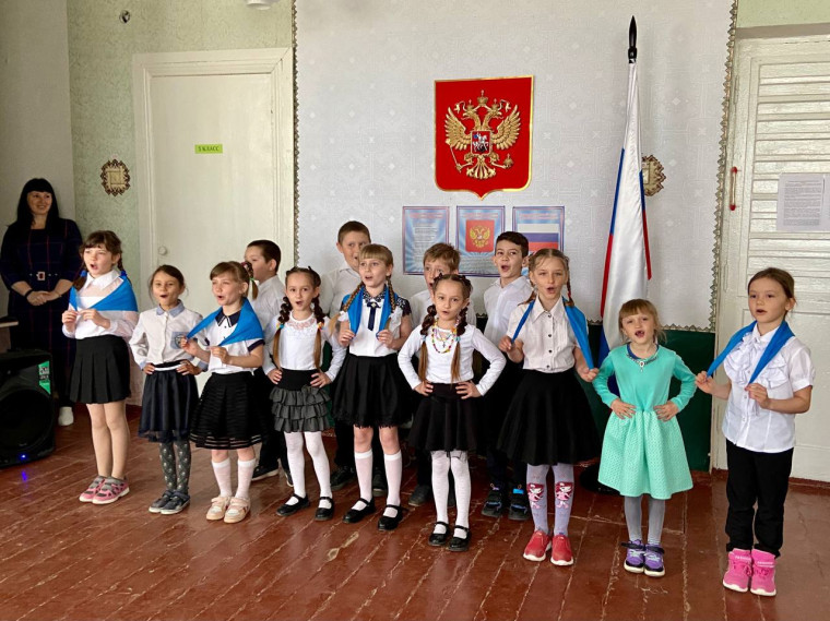 Подшефная школа Мичуринска в ЛНР получила гуманитарную помощь.