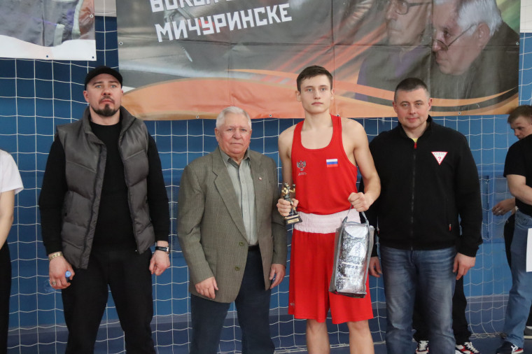 Победители турнира по боксу на призы главы Мичуринска получили награды.