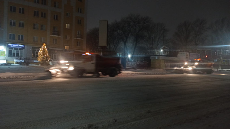 Коммунальные службы Мичуринска на борьбе со снегопадом.